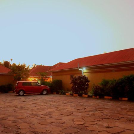 Palm Star Motel Fort Portal Kültér fotó