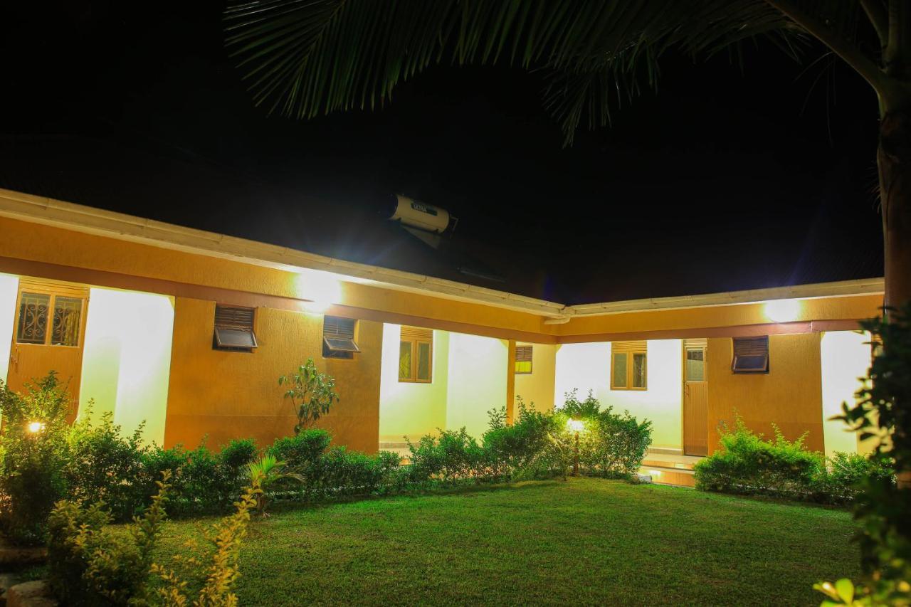 Palm Star Motel Fort Portal Kültér fotó