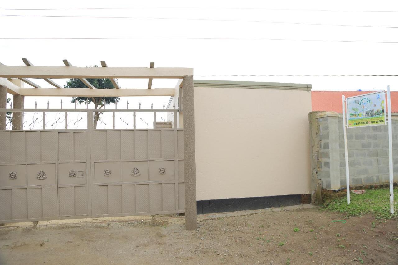 Palm Star Motel Fort Portal Kültér fotó