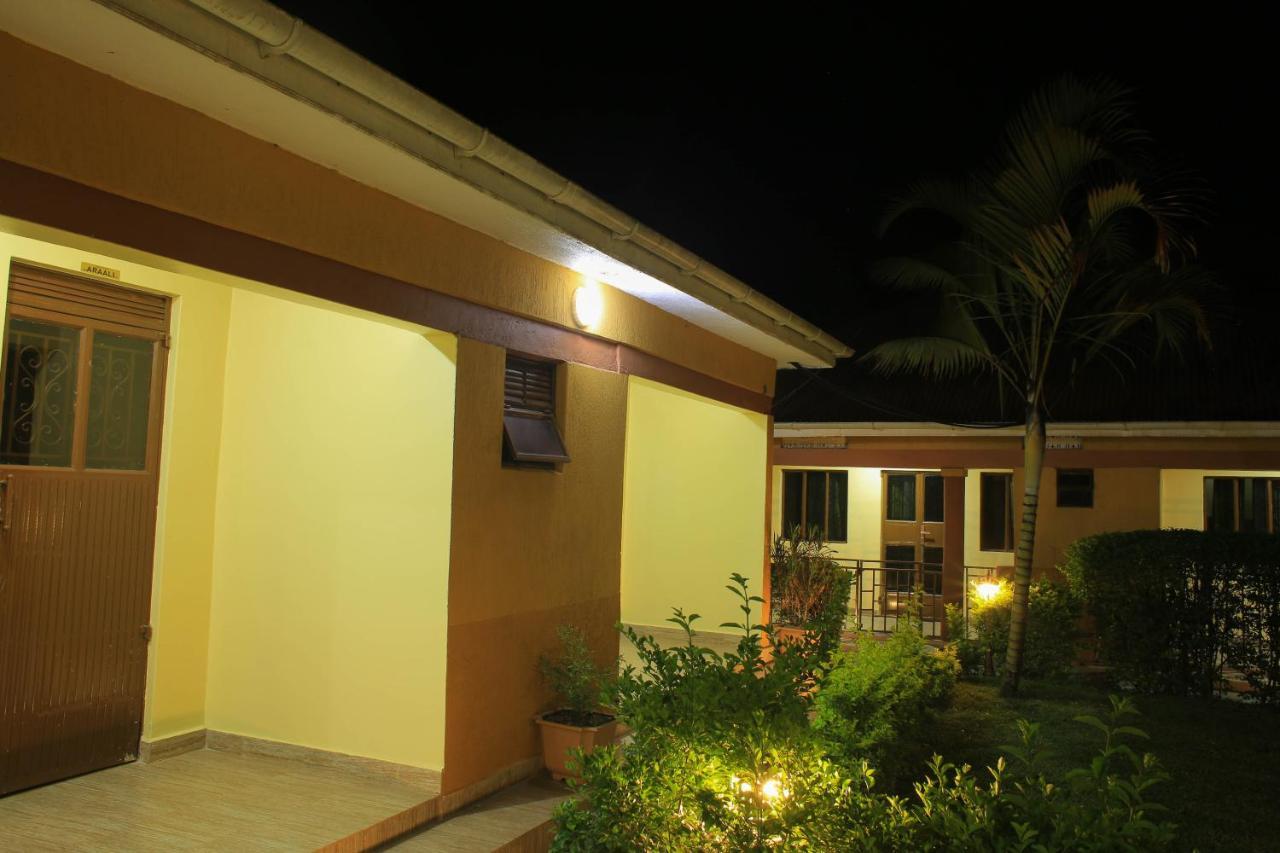 Palm Star Motel Fort Portal Kültér fotó