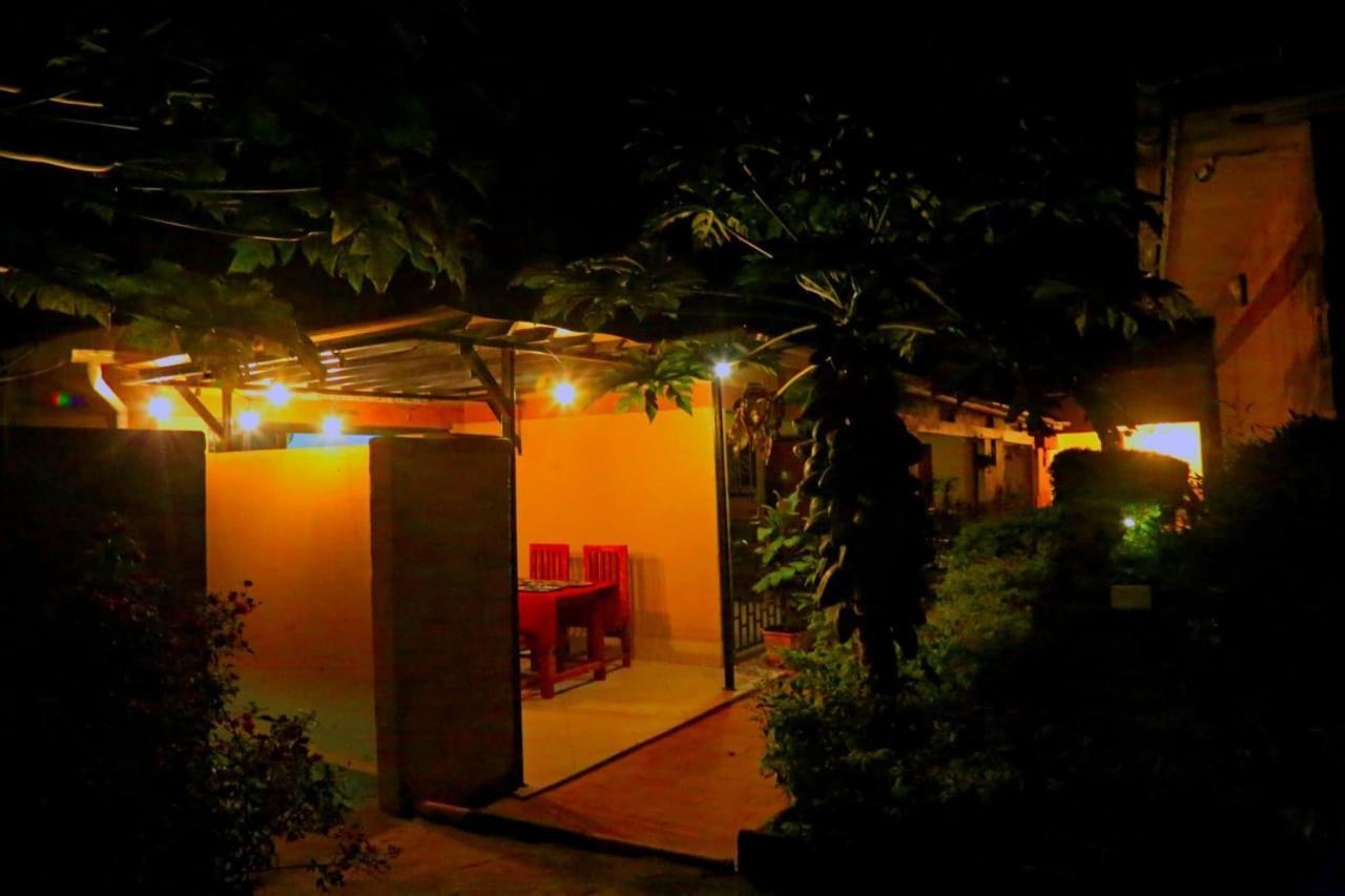 Palm Star Motel Fort Portal Kültér fotó